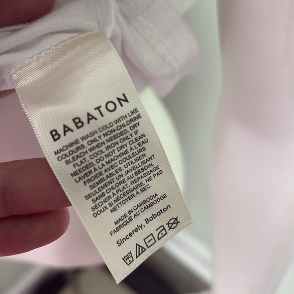 Aritzia Babaton Cropped Padded Shoulder V Neck Muscle Tee in White XS - Picture 6 of 7